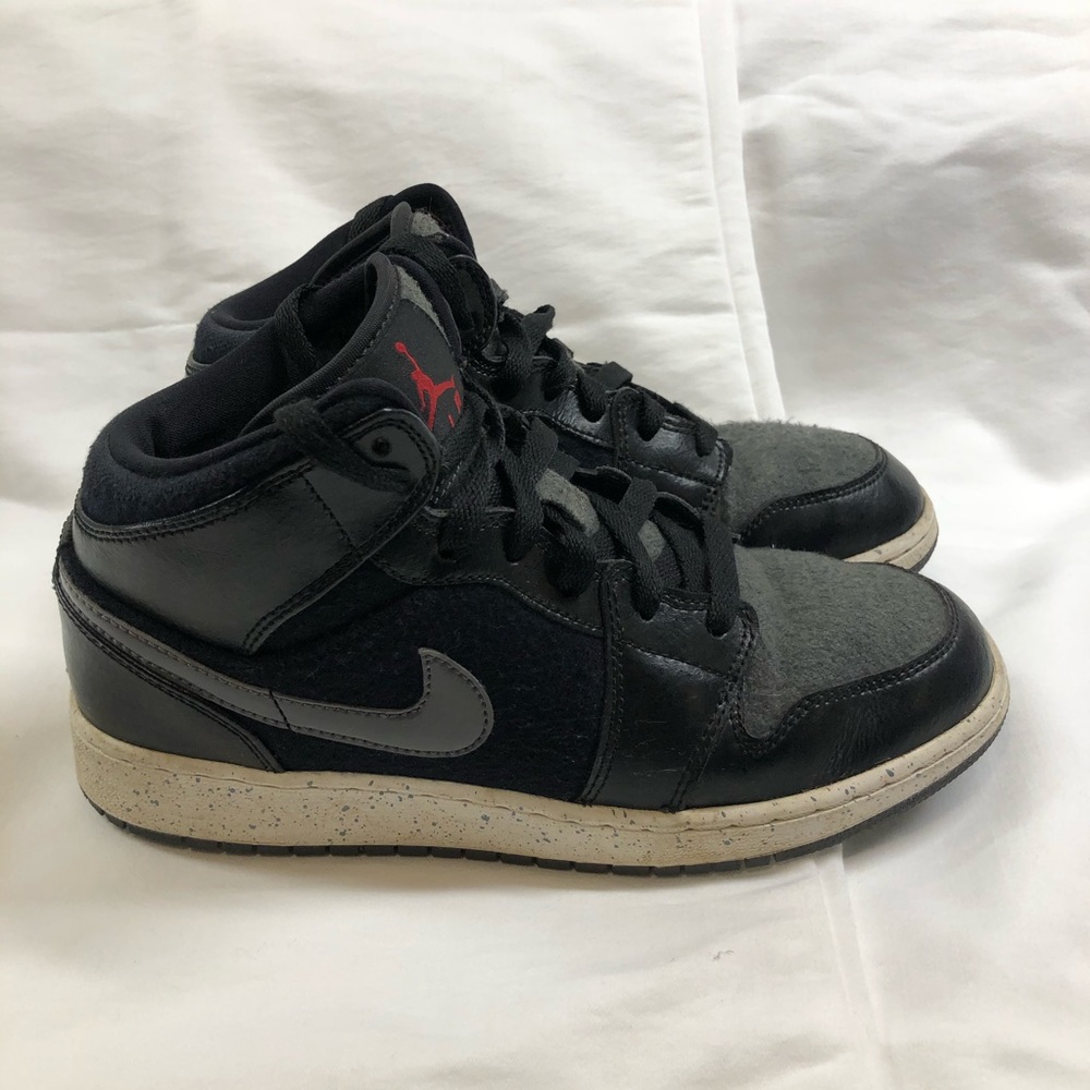 Nike Jordan 1 mid premium